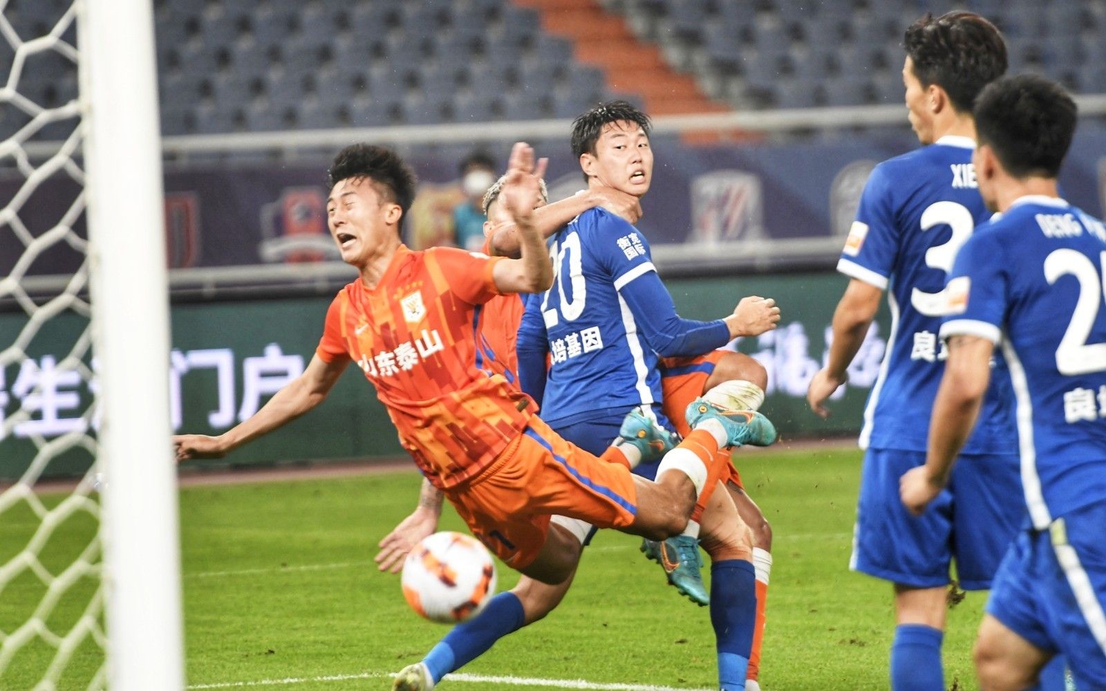 掘金约基奇三双末节爆发（约基奇砍三双带动掘金末节爆发）