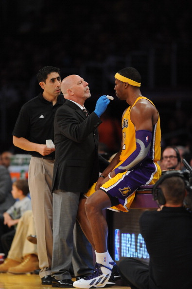 均有重要球员缺席！湖人战爵士：新增文森特和马尔卡宁缺阵（湖人对阵爵士，两队主力皆缺，文森特与马尔卡宁新增缺阵）