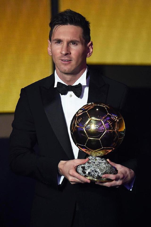 神锋！小蜜蜂前锋蒂亚戈再演梅开二度，联赛13场进11球（锋霸发威！小蜜蜂射手蒂亚戈再度梅开二度，联赛13战轰入11球）