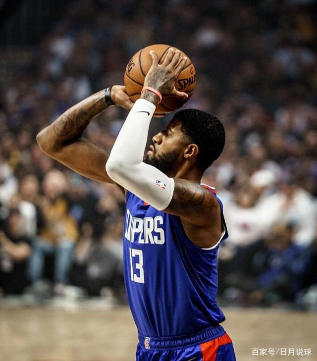 足坛年度十大新闻出炉，各界议论不断（年度足坛十大要闻揭晓，引发各界热议）