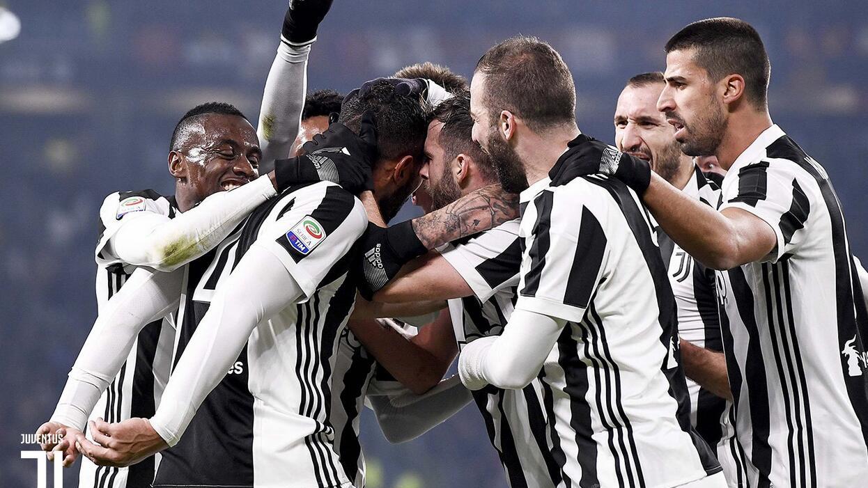 杨瀚森NBA生涯首次首发，被打到面部痛苦倒地，裁判未及时吹停比赛引争议（杨瀚森生涯首次先发遭击中面部痛苦倒地，裁判未及时鸣哨引发争议）