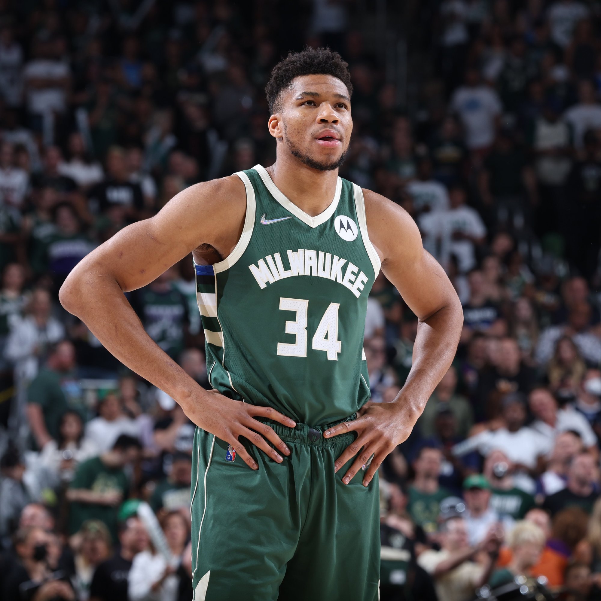 约基奇创NBA历史，两度斩获55+三双（约基奇缔造NBA里程碑，两次完成55+三双壮举）