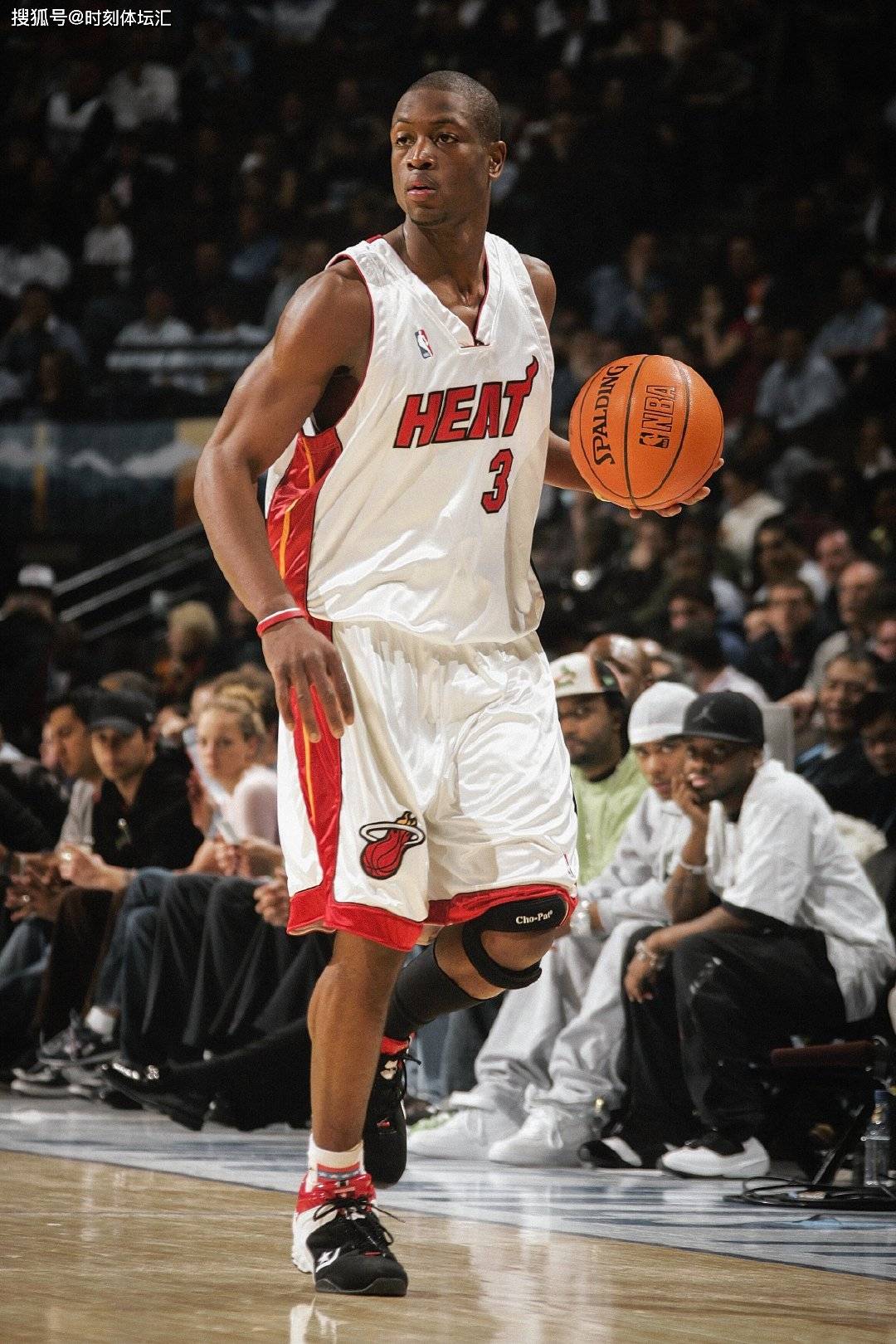 贡献不多！阿德巴约半场6中3仅拿6分3板1助1断1帽（输出有限，阿德巴约半场6投3中收获6分3板1助1断1帽）