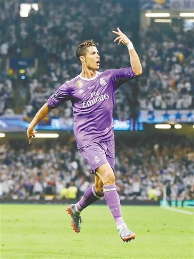 德甲霸主制造惨案，13轮12胜，凯恩踢疯了：替补轰入3球（德甲霸主横扫，13轮12胜，凯恩替补戴帽）