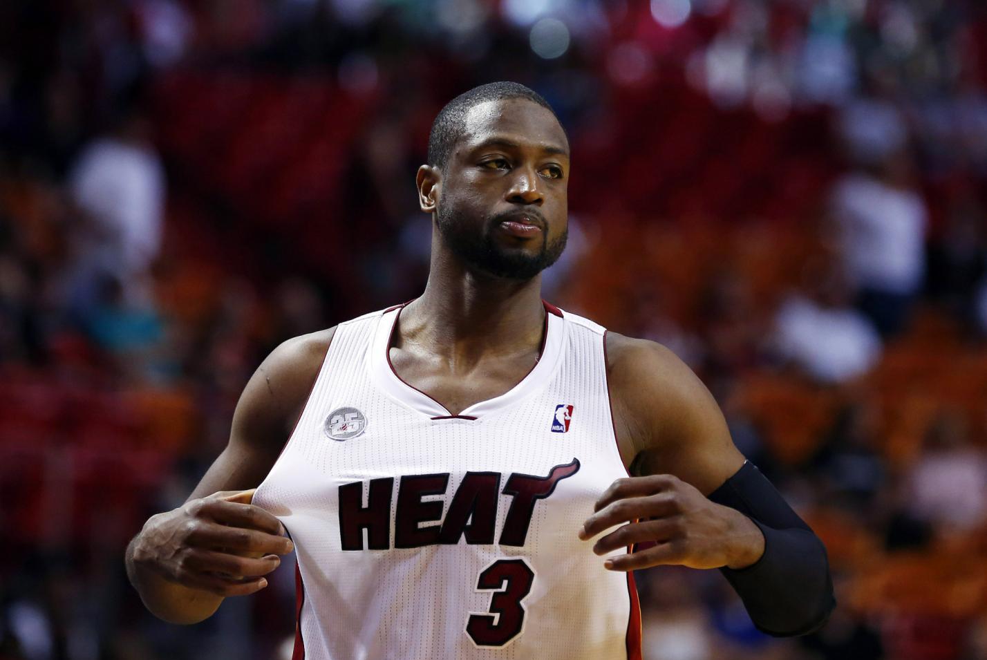 28290分破纪录！哈登总得分正式超越安东尼 升至NBA历史第十位（哈登生涯总得分达28290分 超越安东尼升至NBA历史得分榜第10位）