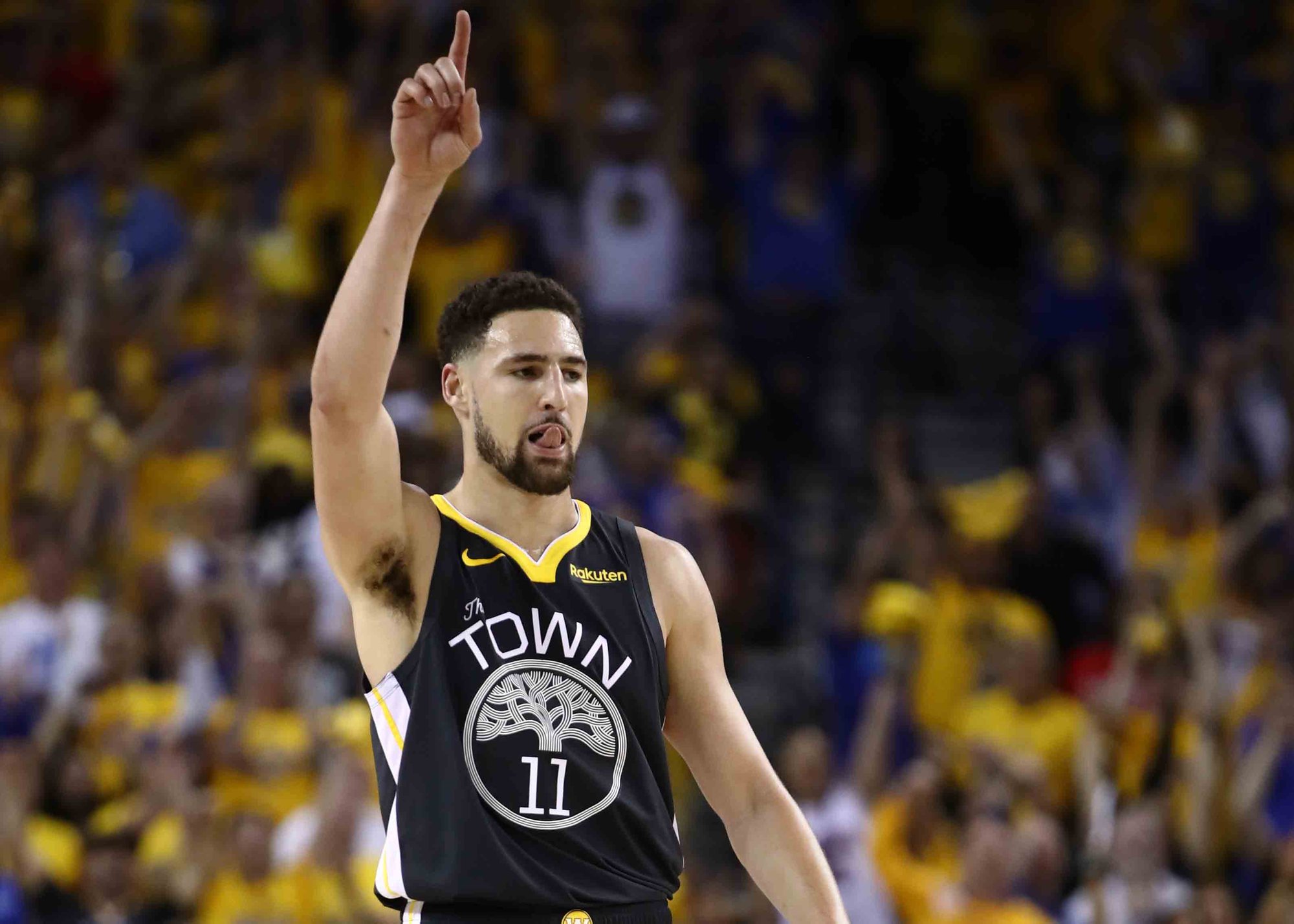 记者：申花队已于昨晚返回上海，迎来5天假期进行休整（记者：申花昨夜返沪，开启为期5天的假期休整）