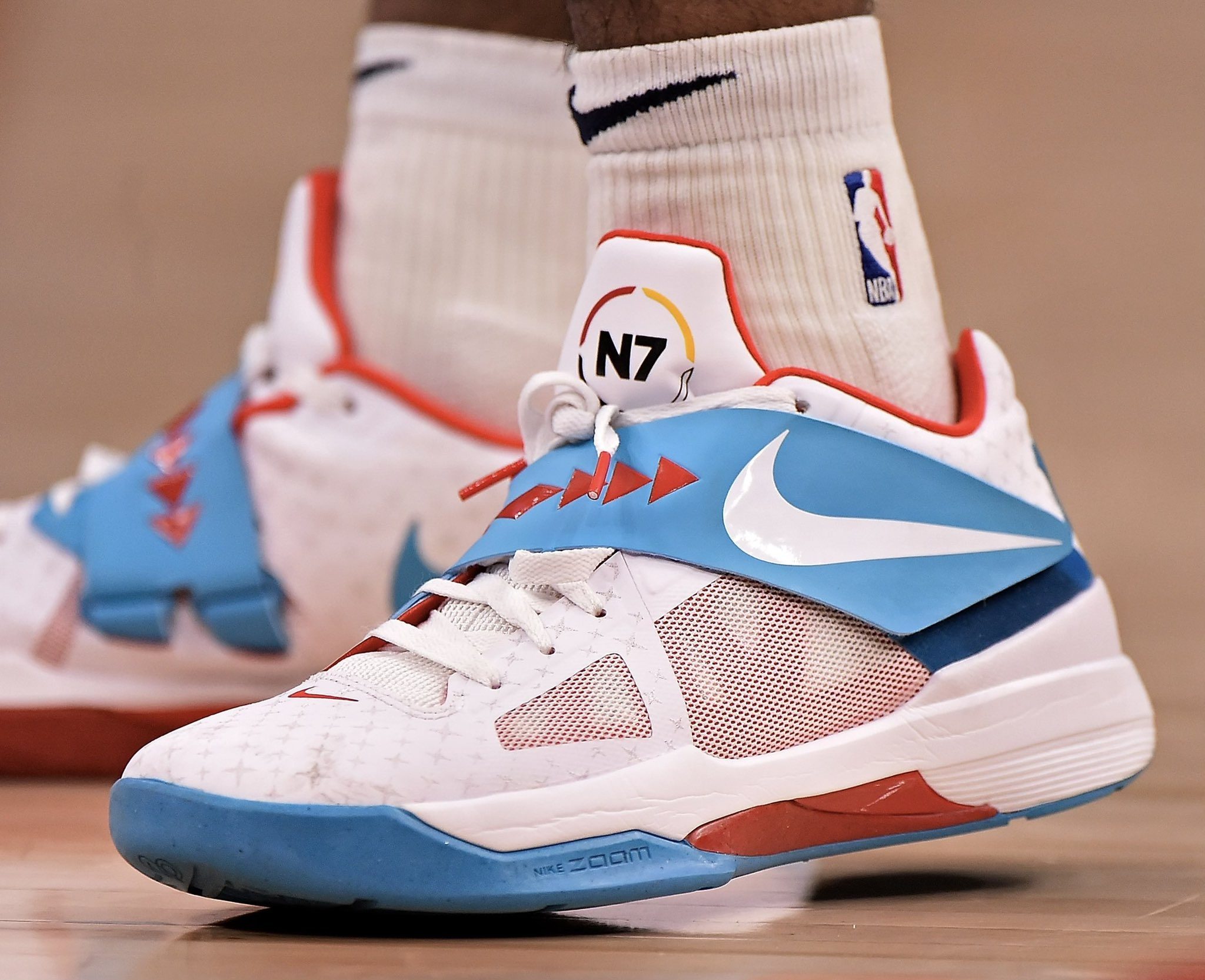 赛季场均30+球员中 SGA真实命中率第一&三分命中率第二&失误最少（SGA领跑场均30+得分群：真实命中率第一、三分命中率第二、失误最少）