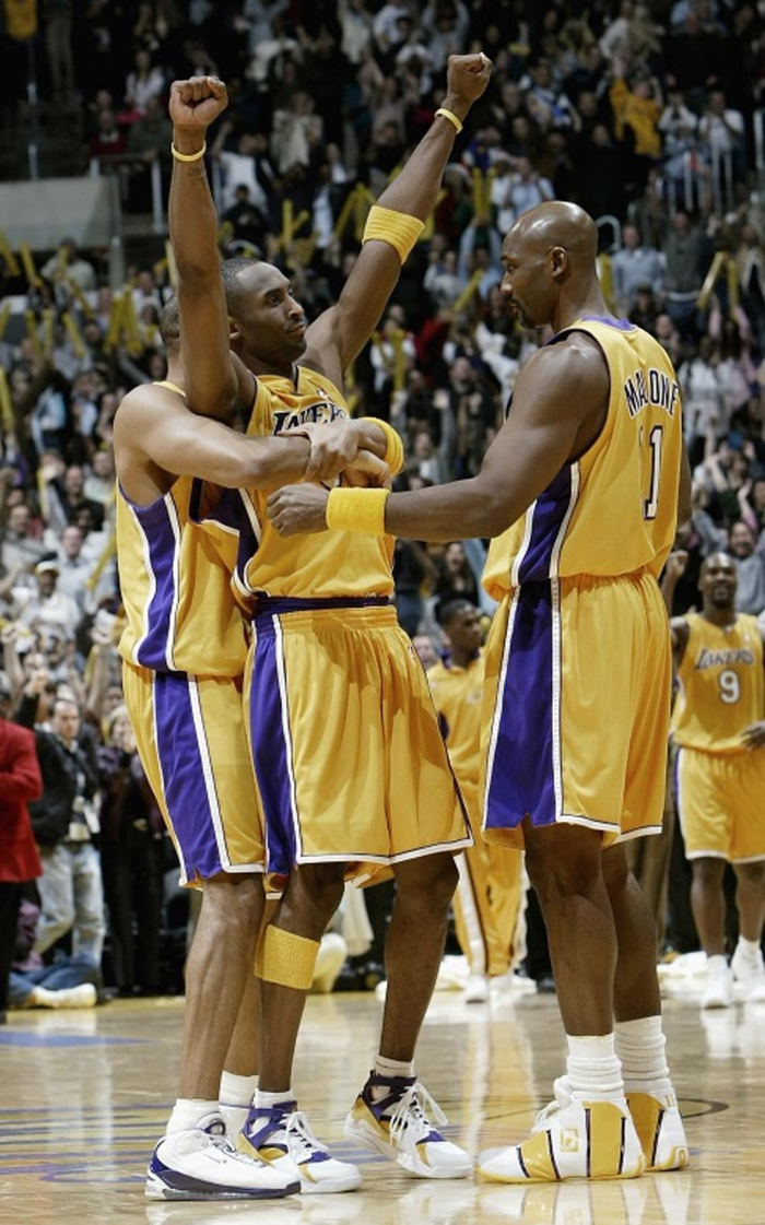 巴萨三球逆转阿拉维斯！亚马尔传射、奥尔莫梅开二度...（巴萨连进三球翻盘阿拉维斯：亚马尔传射发威，奥尔莫梅开二度）