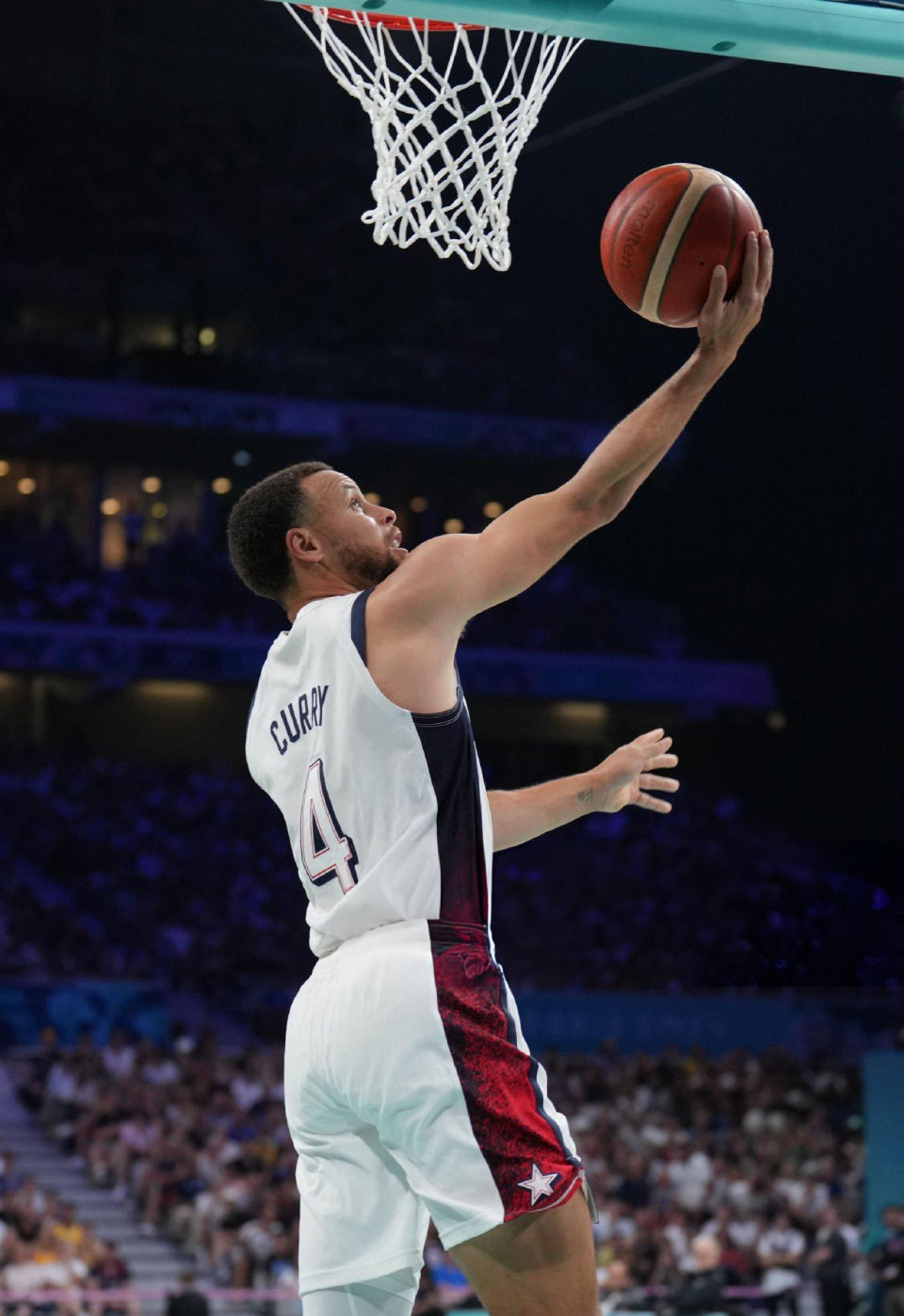 阿姆拉巴特伤愈复出，皇家贝蒂斯全力备战巴萨强敌（阿姆拉巴特痊愈回归，贝蒂斯枕戈待发迎战劲旅巴萨）