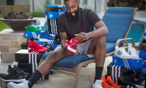 国足选帅时间线：9月5日公开选聘，今日邵佳一出任新帅（国足选帅进程回顾：9月5日启动公开选聘，邵佳一今日正式上任）