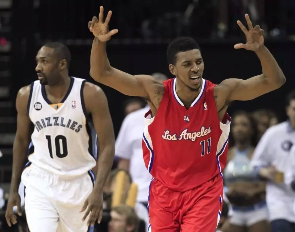 英超巅峰对决！海外情报：切尔西1-2阿森纳（英超焦点大战：海外消息称阿森纳2-1击败切尔西）