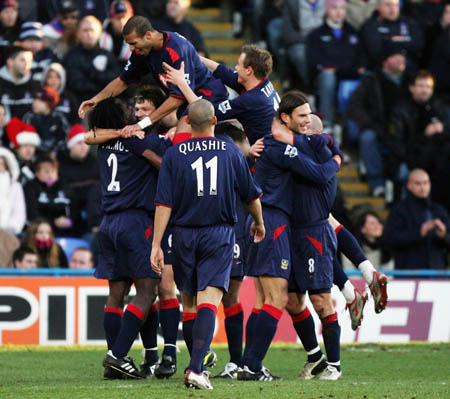 泰晤士报：尽管曼联一周只有一赛，但阿莫林坚持每周训练6天（泰晤士报：曼联每周仅一场，阿莫林仍坚持每周六天训练）