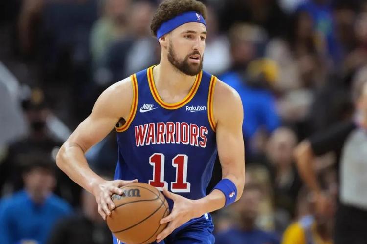 雷霆主场赛前的大屏幕上，已经预告NBA杯半决赛是雷霆vs湖人（雷霆主场赛前大屏幕预告NBA杯半决赛对阵：雷霆vs湖人）