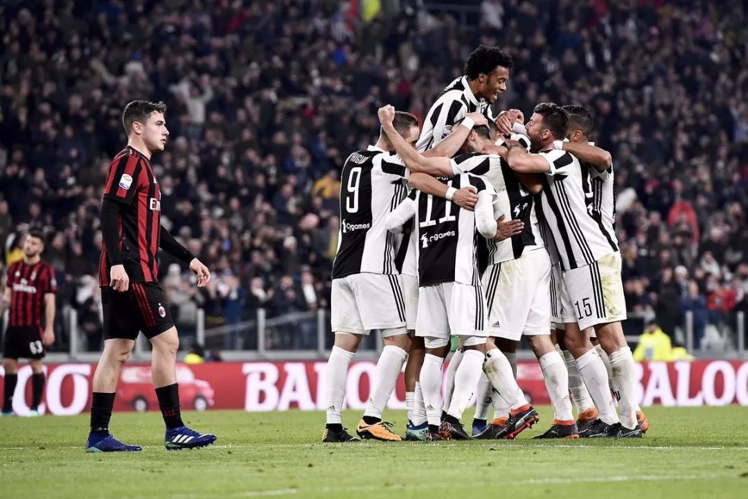 欧冠积分榜形势：拜仁阿森纳全胜，巴黎皇马遭首败，意甲陷危机（欧冠风云：拜仁、阿森纳全胜领跑，巴黎、皇马吞下首败，意甲告急）