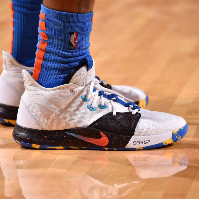 火箭哈登末节爆发连得15分（火箭哈登末节火力全开连拿15分）