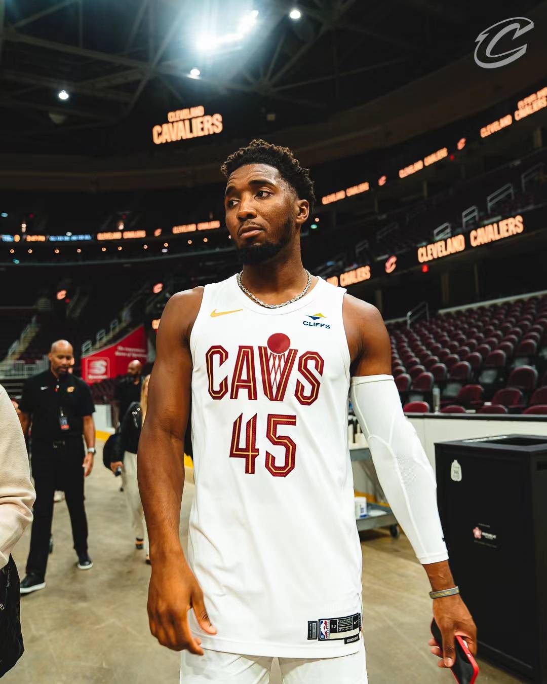 NBA季后赛焦点球员精彩表现（NBA季后赛明星球员高光时刻）