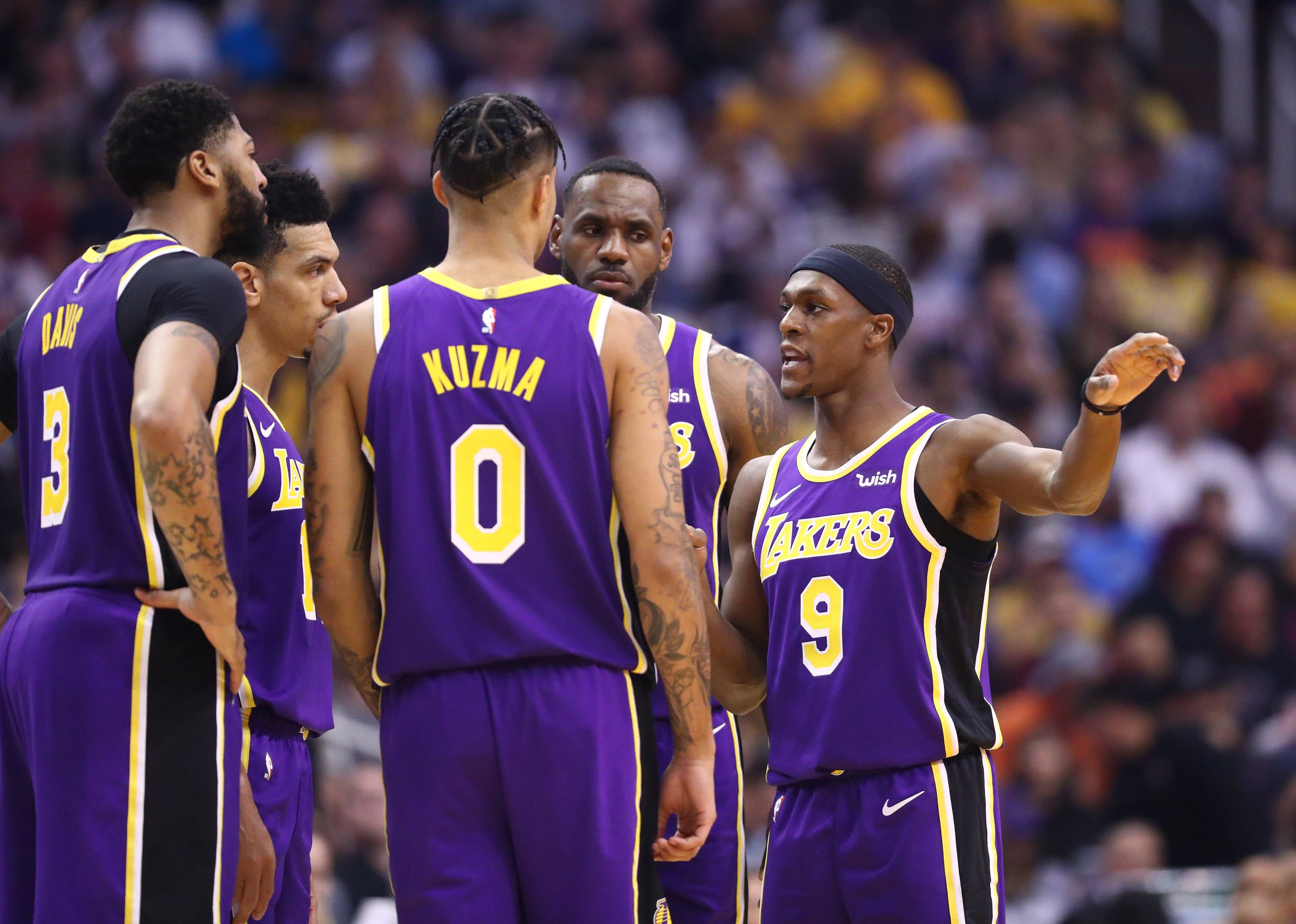 曼联中场组织力再次被质疑（曼联中场调度能力再遭质疑）