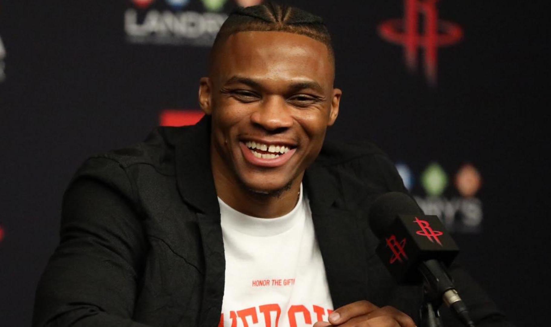 威少展现惊人手感，连续三分球如雨点般落下（威少手感火热，三分球接连命中如雨）