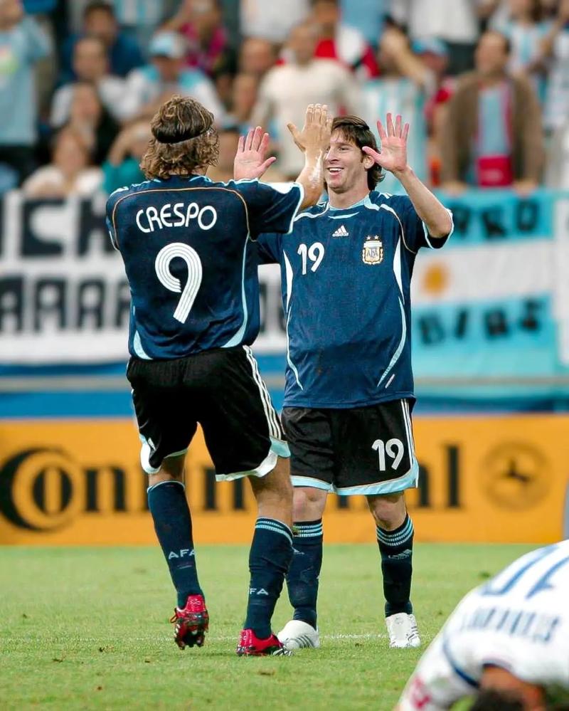 劳动1923主帅比赛中突发疾病去世，塞尔维亚足协发文致哀（塞尔维亚足协致哀：劳动1923主帅比赛中突发疾病不幸离世）