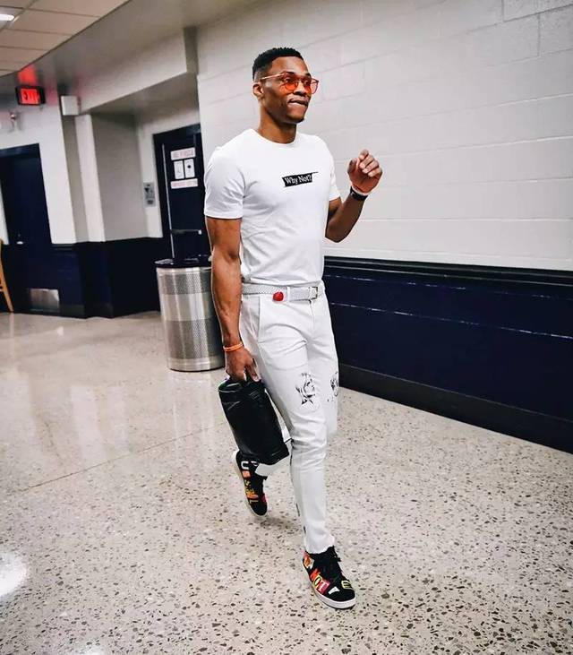 连续两赛季带不同球队欧战做客安菲尔德，阿隆索成历史第三人（阿隆索连续两季率不同球队欧战客战安菲尔德，成史上第三人）