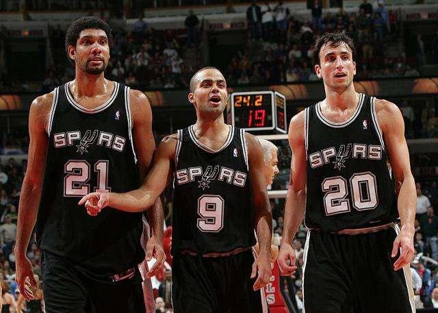 霍伊伦本赛季10场联赛制造5球，上赛季32场英超仅制造4球（霍伊伦今季联赛10战参与5次进球，上季英超32场仅4次）