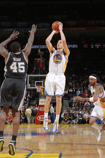 交易倒计时！雄鹿出手？双前场加盟，字母缺阵还要冲？（交易进入倒计时！雄鹿会出手？双前场补强，字母哥缺阵仍要冲击？）