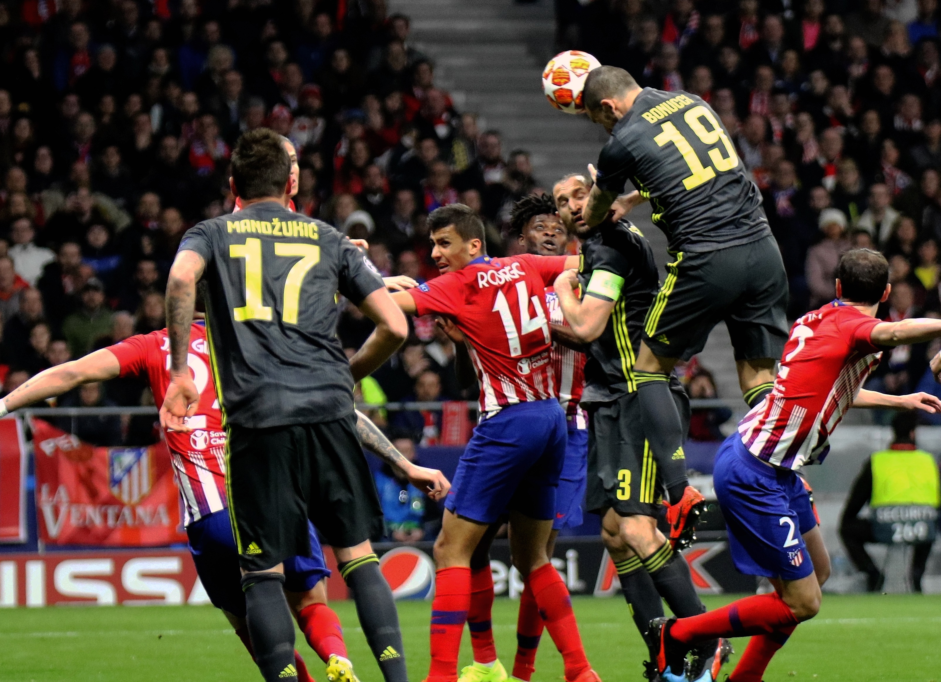 2-0，23岁荷兰新星无敌小角度挑射，54岁埃梅里率队避免欧联2连败（2-0！23岁荷兰新星小角度挑射惊艳，54岁埃梅里带队拒绝欧联两连败）