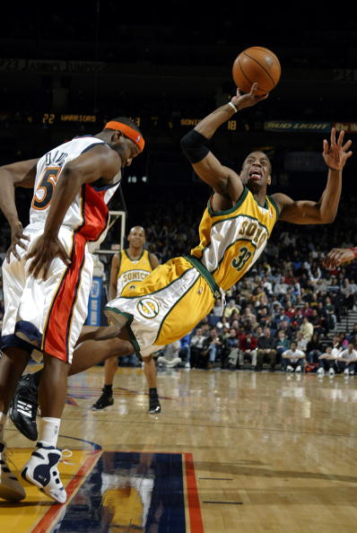 曼晚：曼联决定让莱昂先在青训梯队效力，以适应英格兰足球（曼晚：为适应英格兰足坛，曼联将安排莱昂先随青训队磨炼）