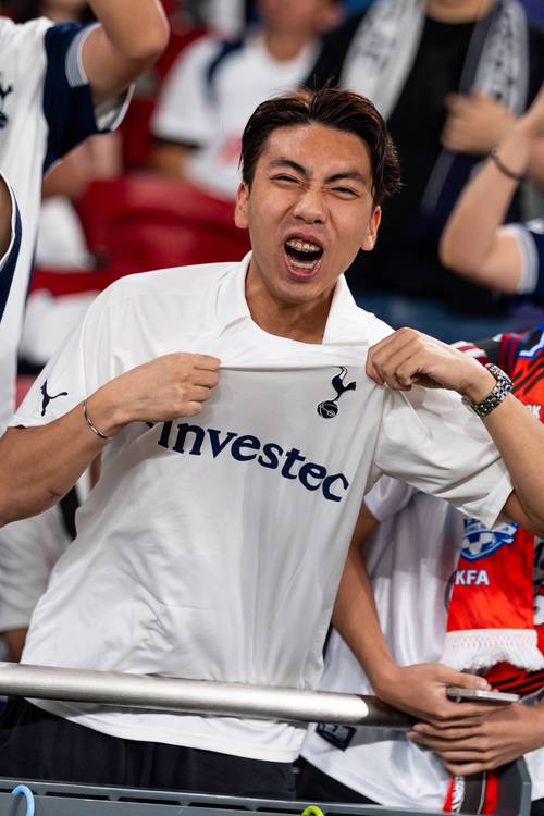 利物浦萨拉赫末段进球险胜热刺（萨拉赫终场前制胜球，利物浦险胜热刺）