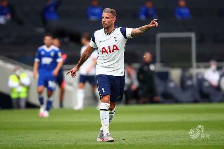 范戴克：阿诺德离开后还没和他聊过，很高兴曾与他并肩作战（范戴克：阿诺德离队后还未联系，感激曾并肩作战）