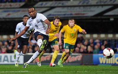 本世纪德甲戴帽数前10：莱万384场16次第1，凯恩76场10次第3（德甲本世纪帽子戏法前十：莱万384战16次领跑，凯恩76战10次位列第三）