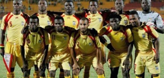 高效全能！约基奇半场10中8砍下23分8板7助2帽 首节11分（约基奇高效统治：半场10投8中轰下23分8板7助2帽，首节独取11分）