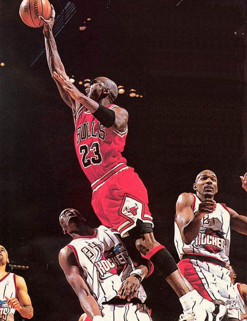 杰伦·布朗领军，球队完成20分大逆转，力挽狂澜！（杰伦·布朗率队逆转20分劣势，扭转乾坤！）